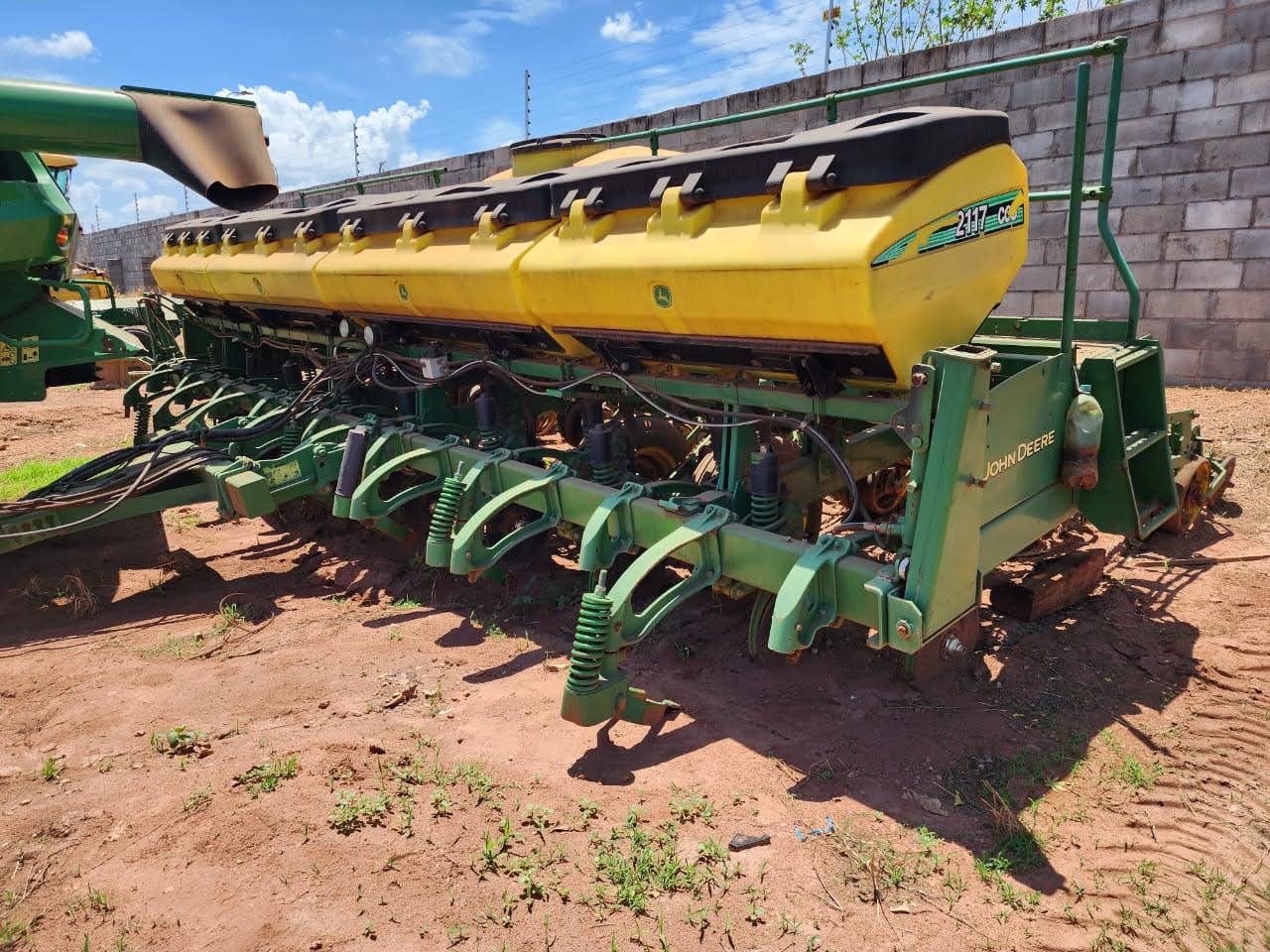 John Deere 2117