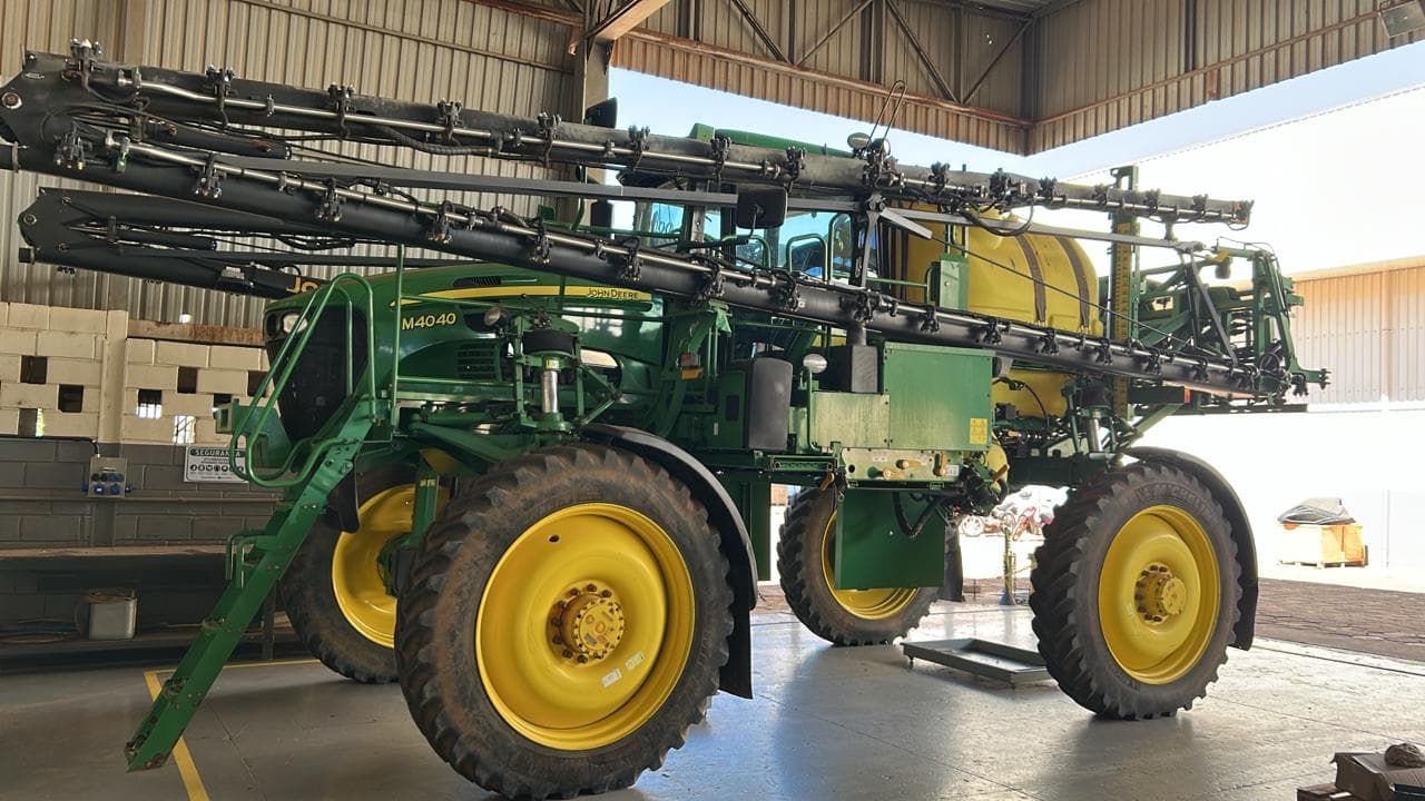 John Deere M4040