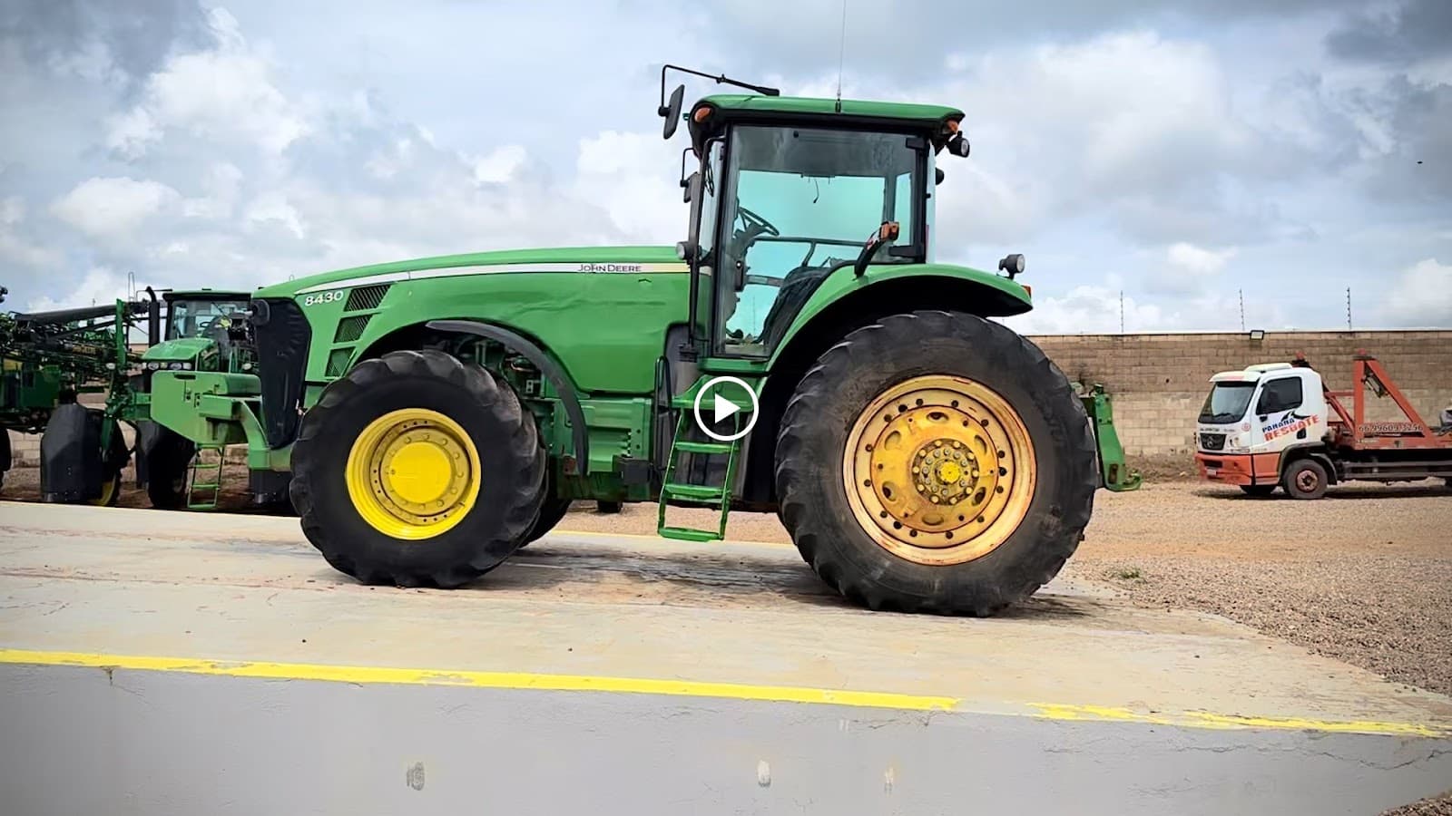 John Deere 8430
